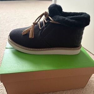 NWT Sanuk Cozy Vibe Mid Boots